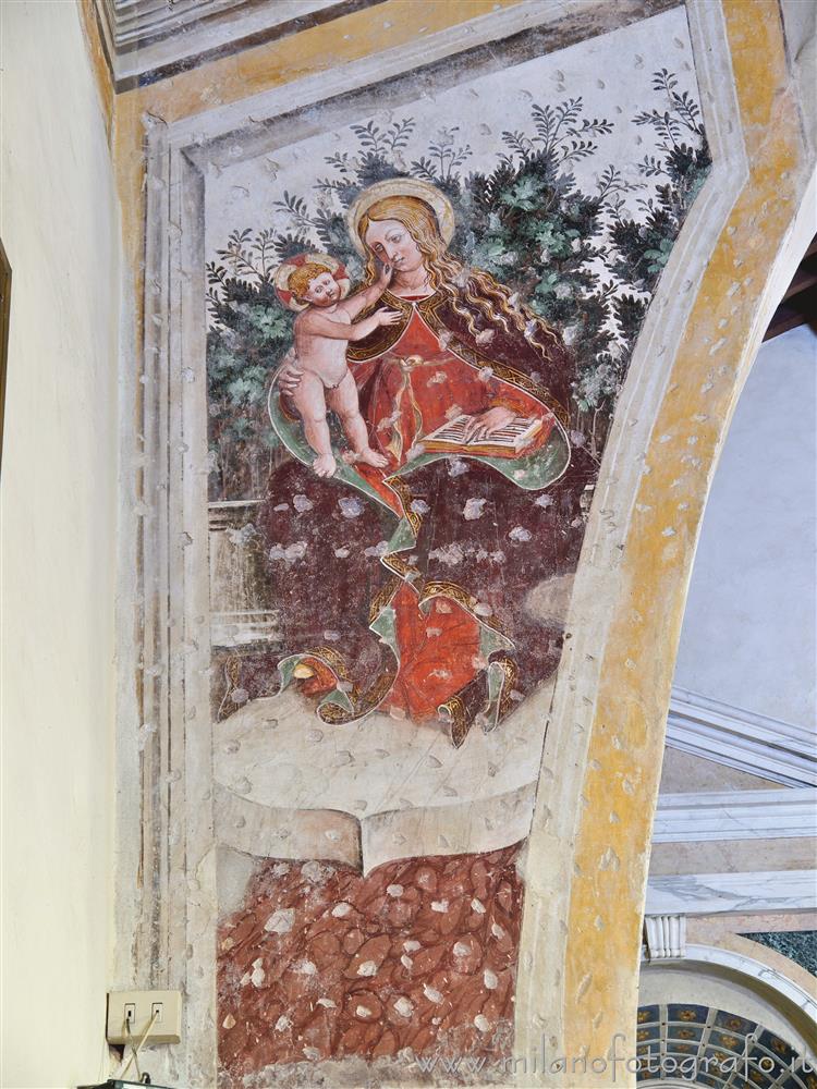 Trezzano sul Naviglio (Milano) - Affresco di Madonna con Bambino nella Chiesa di Sant'Ambrogio